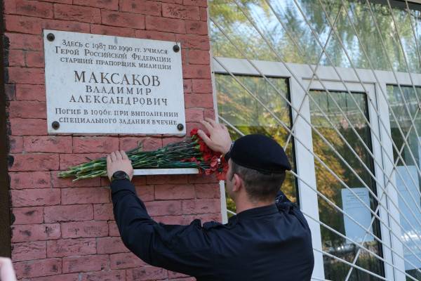 Росгвардейцы из Смоленска почтили память своего боевого товарища