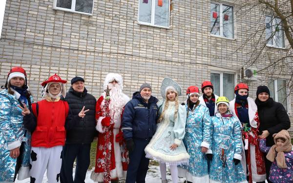 Новогодние волшебники пришли в гости в маленьким пациентам Рославльской ЦРБ