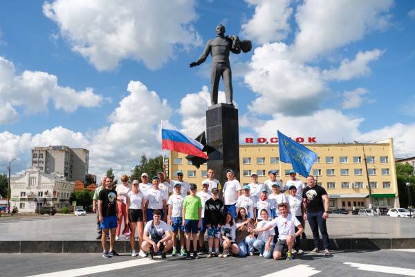 В Смоленске ожидают прибытия участников забега из Москвы, а также планируют наградить юных художников