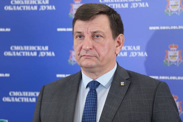 Игорь Ляхов поздравил жителей Смоленщины с Днём России