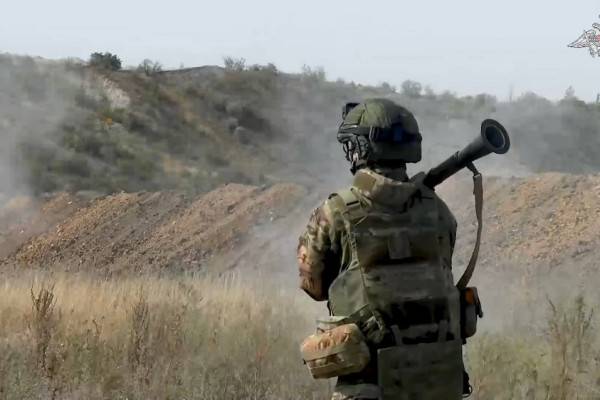 Кадры тренировок российских гранатомётчиков в зоне СВО