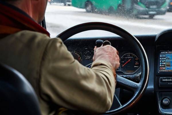 Остановлен водитель с поддельными правами на трассе М-1 Остановлен водитель с поддельными правами на трассе М-1