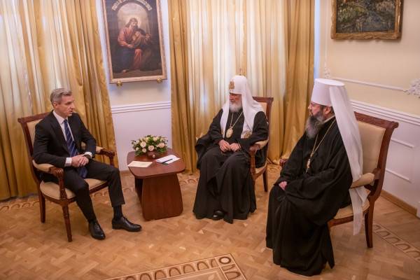 Патриарх Кирилл на встрече с губернатором Василием Анохиным и митрополитом Исидором вспоминал о служении в Смоленске Патриарх Кирилл на встрече с губернатором Василием Анохиным и митрополитом Исидором вспоминал о служении в Смоленске