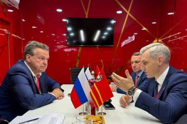 Встреча губернатора Смоленской области с главой Российско-Германской ВТП на ПМЭФ