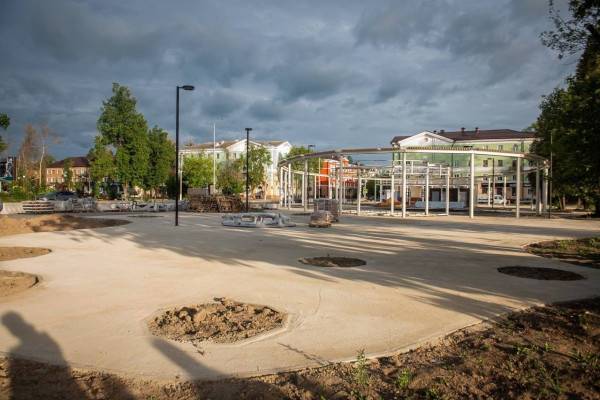 Врио Губернатора Смоленской области проинспектировал ход работ по благоустройству площади Ленина в Сафонове 