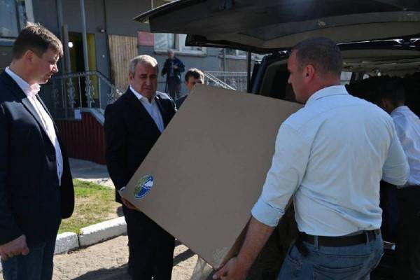 Смолянам-участникам спецоперации передали средства связи и масксети