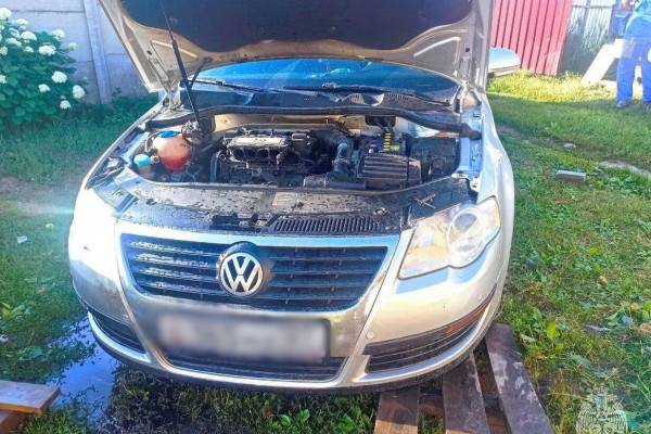 В Ярцеве автолюбитель самостоятельно ликвидировал возгорание Volkswagen Passat