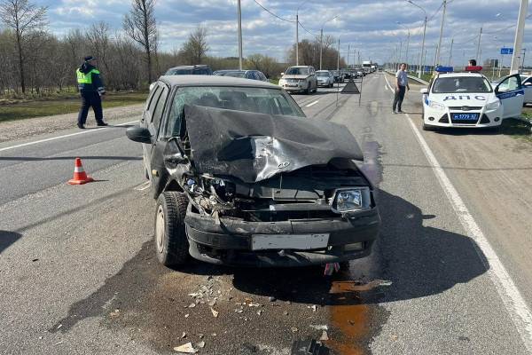 В Смоленской области при столкновении двух автомобилей пострадала пожилая женщина