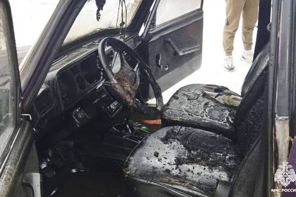 Смолянин чуть не спалил свою машину при сварочных работах 