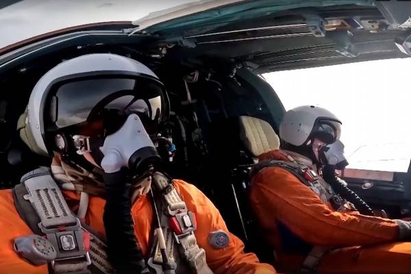 Экипажи Су-34 нанесли удар по командному пункту и живой силе противника