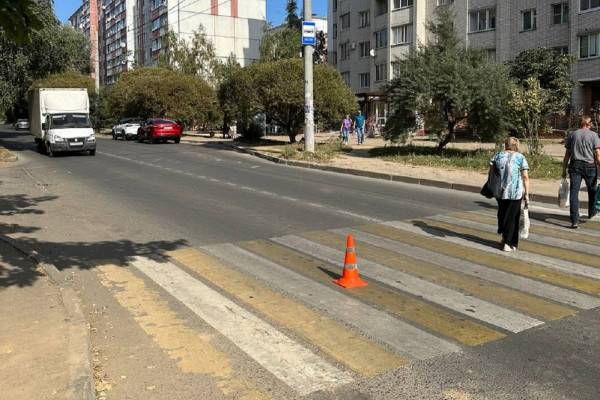 В Смоленске 18-летнюю девушку сбили на пешеходном переходе