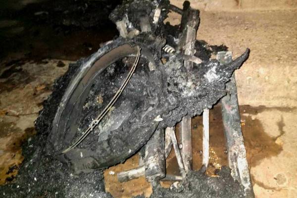 В Смоленске вспыхнул пожар на стоянке детских транспортных средств