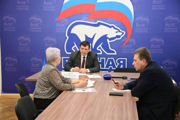 Председатель Смоленской облдумы Игорь Ляхов провёл выездной приём граждан в Рославле Председатель Смоленской облдумы Игорь Ляхов провёл выездной приём граждан в Рославле