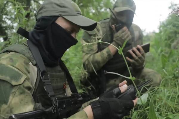 В Минобороны РФ показали боевую работу разведчиков на в зоне проведения спецоперации