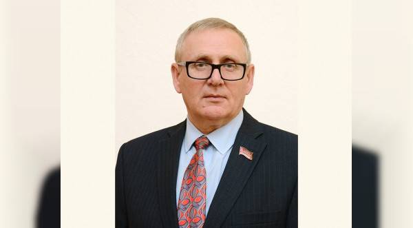 Ранее занимавший пост заместителя главы Смоленской области человек стал жертвой обмана и потерял 6,5 миллиона рублей