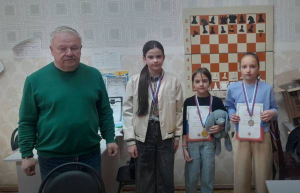 Победители турнира по быстрым шахматам в Рославле