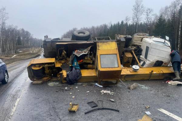 В Смоленской области на трассе «М-1 Беларусь» опрокинулся «МАЗ»