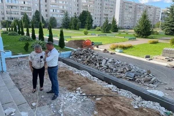 Депутат Государственной Думы Сергей Неверов оказывает поддержку смоленской школе № 40 в подготовке к новому учебному году Депутат Государственной Думы Сергей Неверов оказывает поддержку смоленской школе № 40 в подготовке к новому учебному году