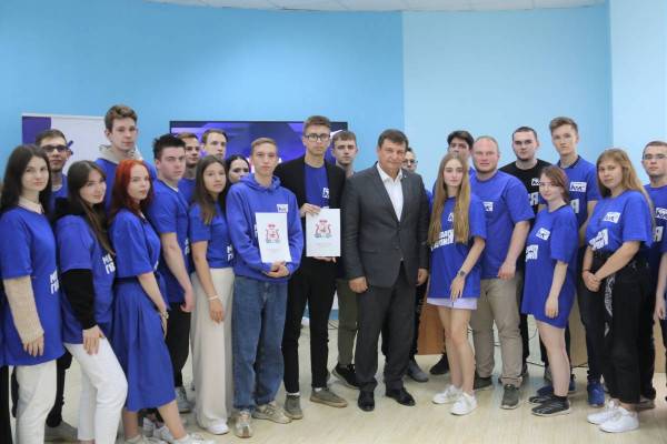 Игорь Ляхов встретился со смоленскими молодогвардейцами Игорь Ляхов встретился со смоленскими молодогвардейцами