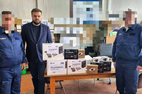 Артем Туров передал оборудование для военнослужащих 440 отдельного вертолетного полка в Вязьме