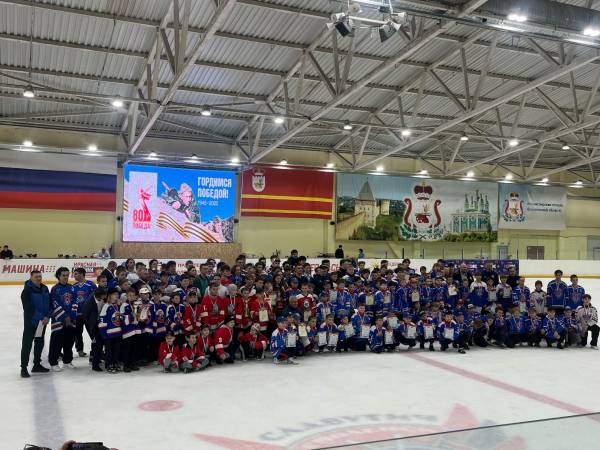 Церемония награждения победителей хоккейного первенства Смоленской области