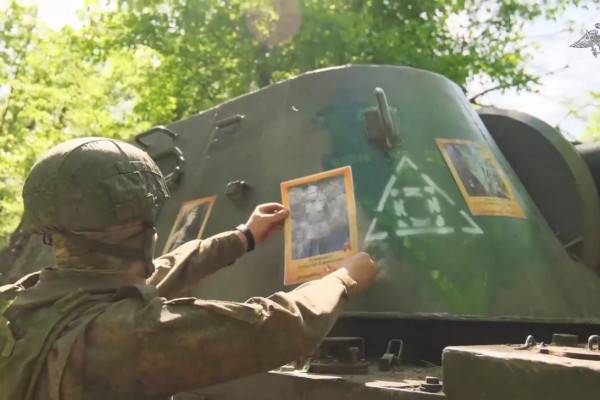 Артиллеристы провели акцию «Бессмертный полк» в зоне спецоперации