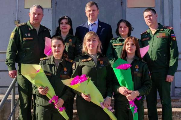 Поздравление женщин-военнослужащих с 8 Марта и признание заслуг 49-й гвардейской зенитной ракетной бригады