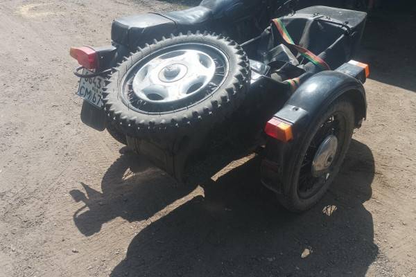 В Сафоновском районе мотоцикл «Урал» опрокинулся, поднимаясь в гору