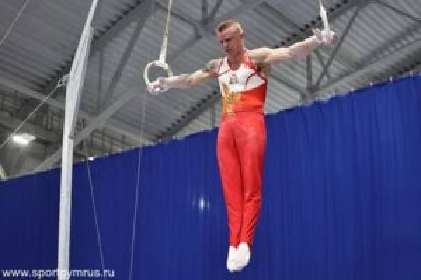Смоленский гимнаст Максим Ходыкин вышел в финал Кубка России и учится управлению Смоленский гимнаст Максим Ходыкин вышел в финал Кубка России и учится управлению