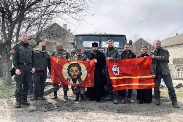 Владыка Исидор и Артём Туров навестили бойцов отряда «Феникс»