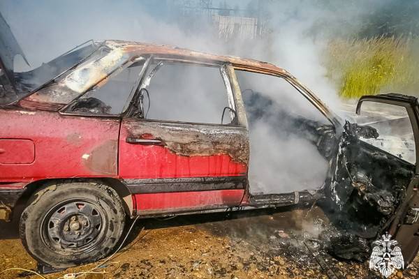 За одни сутки в Смоленске были уничтожены огнем два автомобиля