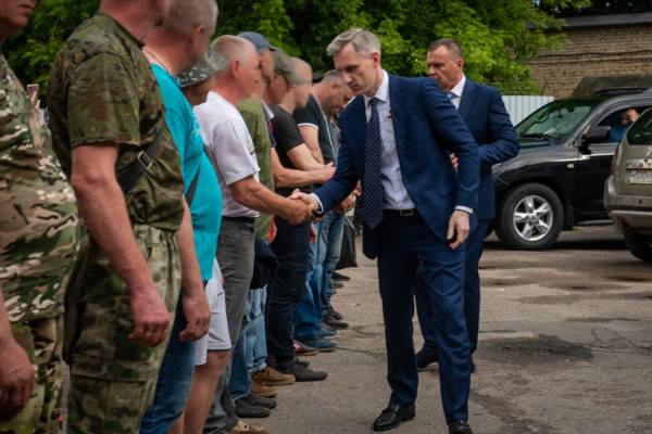 Василий Анохин проинспектировал работу Пункта отбора контрактников в Смоленске