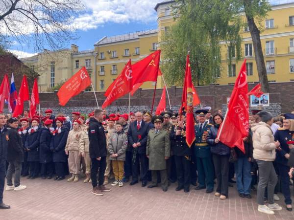День Победы в Смоленске: демонстрации и митинг у Вечного огня