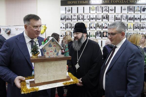 Анатолий Овсянкин и депутаты Смоленского горсовета присоединились к благотворительной акции