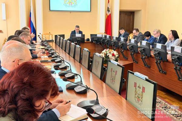 Рабочая встреча в Смоленске: планы, отчеты и ремонт дорог