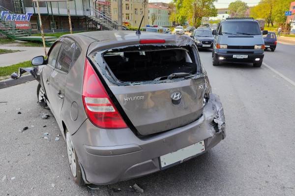 В Смоленске произошло столкновение трех автомобилей