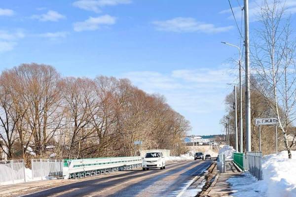 В городе Гагарине, расположенном в Смоленской области, был торжественно открыт мост, пересекающий реку Гжать