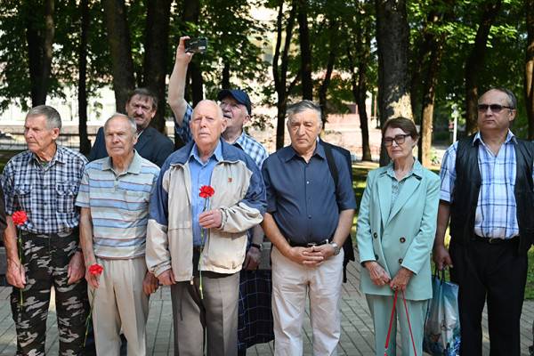 Игорь Ляхов: «Испытания, выпавшие на долю страны, породили новых героев»