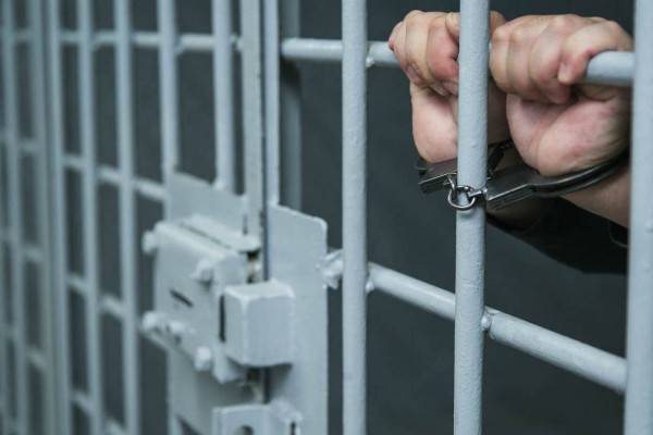 Совершившего убийство в Смоленске рецидивиста нашли в колонии Свердловской области Совершившего убийство в Смоленске рецидивиста нашли в колонии Свердловской области