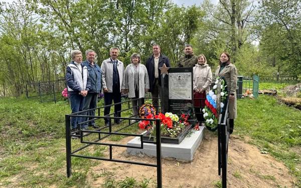 Открытие обновленного памятника Александре Окуневой в Калужской области