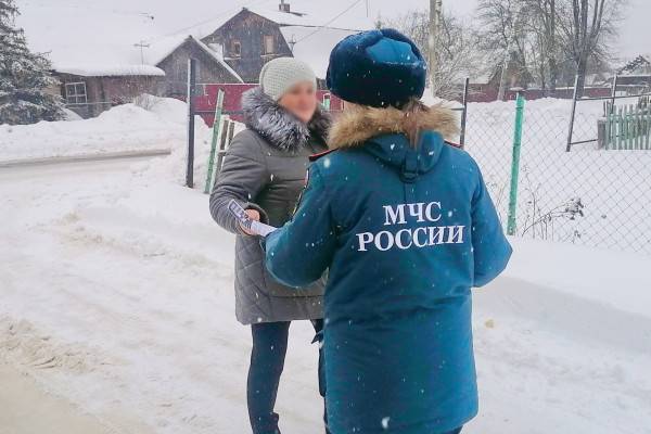 В Ельне, Ярцеве и Починке сотрудники МЧС провели профилактические рейды