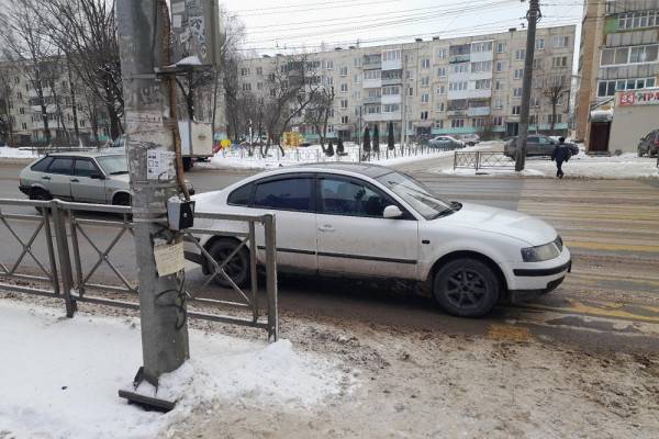 В Смоленске на улице Шевченко водитель Volkswagen Passat сбил пешехода на переходе.