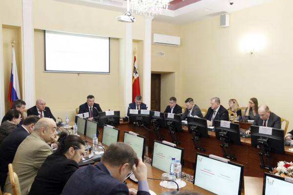 В Смоленске обсудили главный финансовый документ на следующие три года