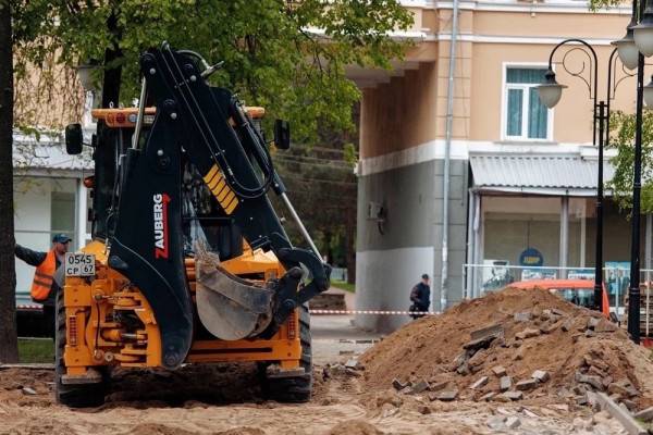 В Смоленске приступили к ремонту сквера, расположенного возле монумента Твардовскому и Тёркину