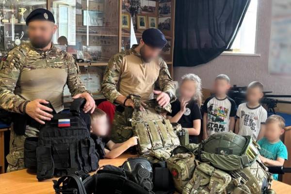 День открытых дверей в СОБРе: путешествие в мир спецназа для детей смоленских росгвардейцев