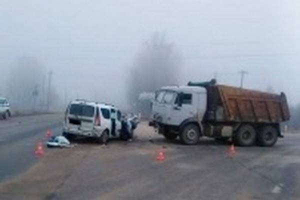 ДТП в Смоленской области: авария с участием Lada Largus и КАМАЗа ДТП в Смоленской области: авария с участием Lada Largus и КАМАЗа
