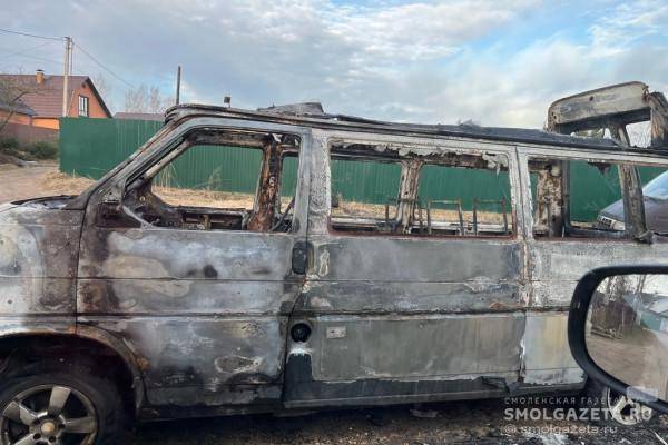 Пожар в Смоленске: возгорание двух автомобилей