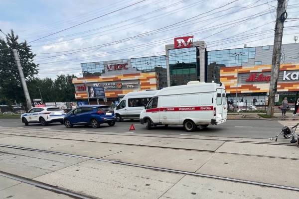 Пожилой велосипедист попал в ДТП в Смоленске
