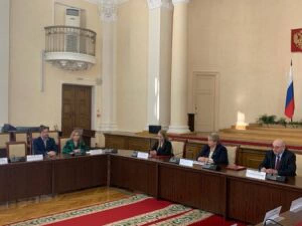 Общественная палата Смоленской области подписала ряд соглашений сотрудничестве в сфере общественного наблюдения за выборами Президента РФ Общественная палата Смоленской области подписала ряд соглашений сотрудничестве в сфере общественного наблюдения за выборами Президента РФ