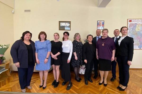 Новые врачи и фельдшеры укрепляют здравоохранение Смоленской области